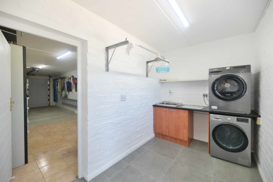 5 Bedroom Property for Sale in Kleinbaai Western Cape